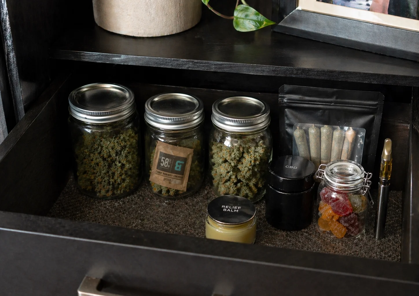 The 2026 Cannabis Setup: Best Dry Herb Vaporizers, Premium Glass Bongs, and Essential Storage Solutions